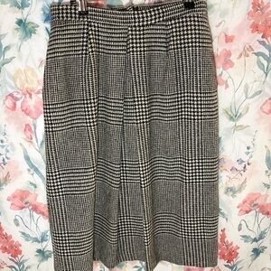 Vintage Classic Black and White Houndstooth Skirt